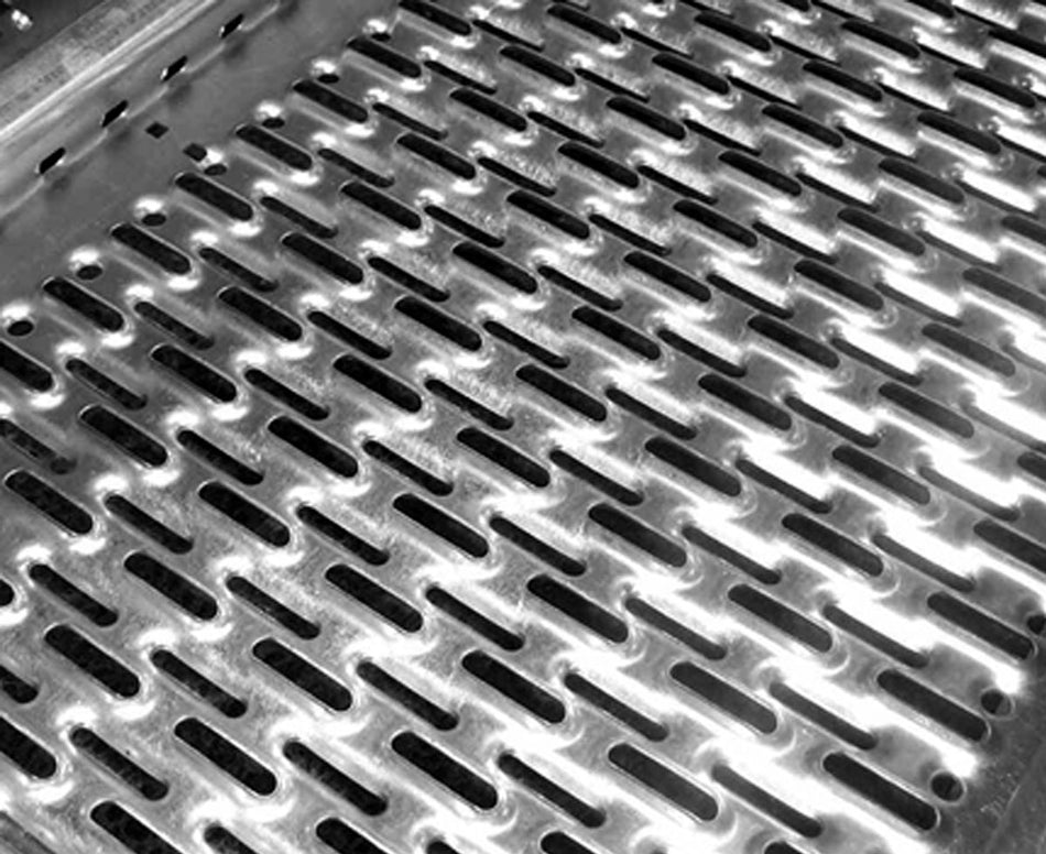 SILVER GRIP® WALKWAY GRATING - 24" WIDE DECKING